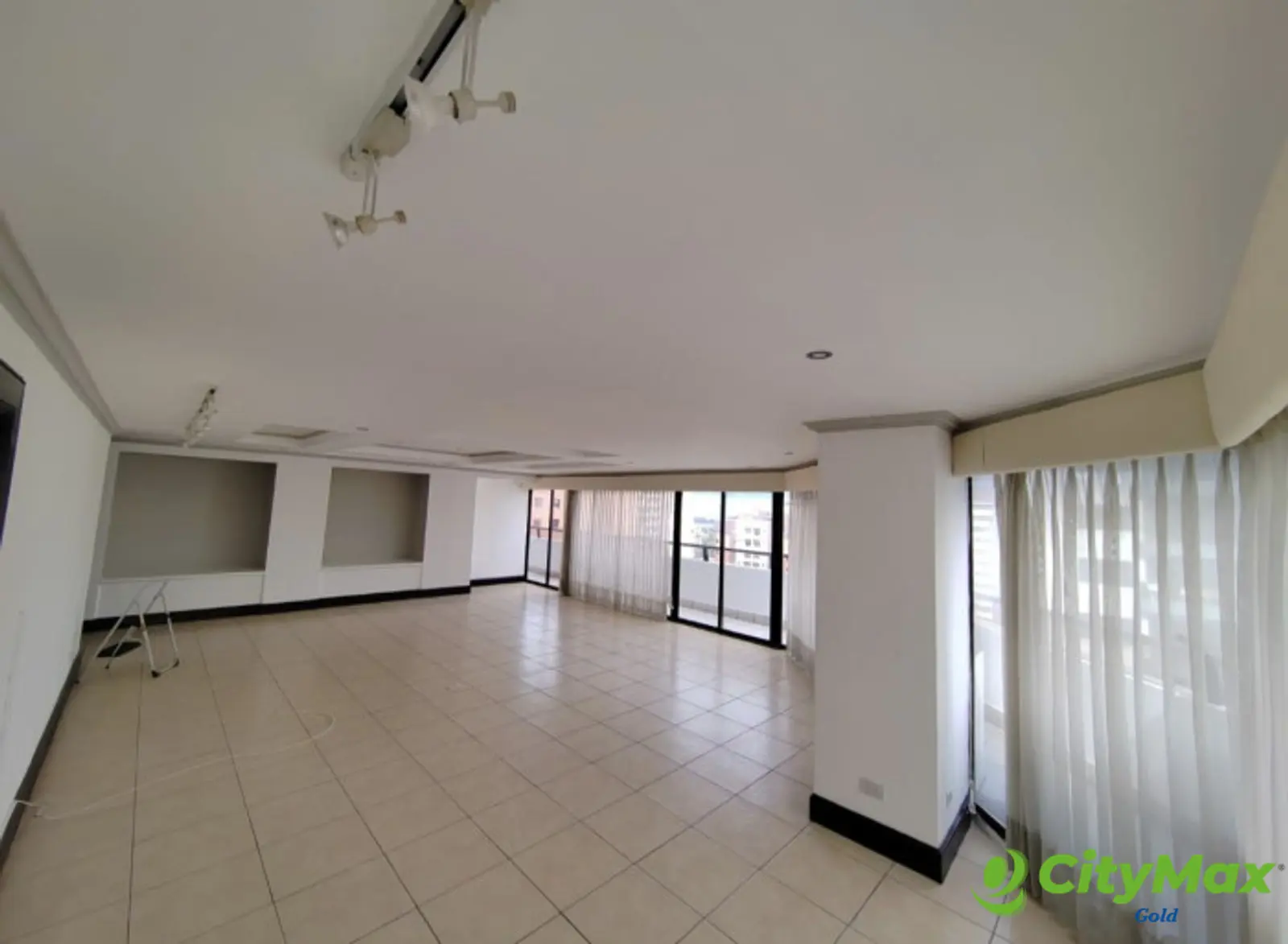 Amplio apartamento para renta en zona 14 - foto 3