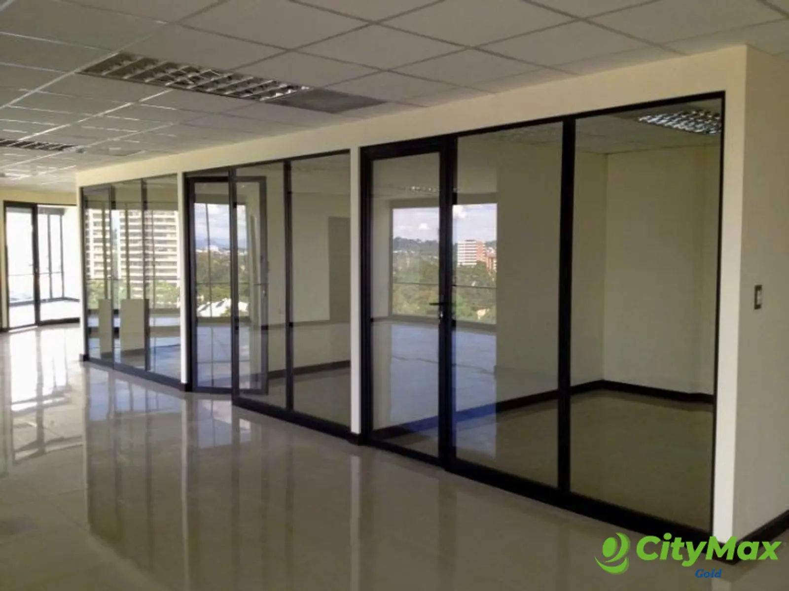 Oficina amplia en Venta en Zona 10 de Guatemala - foto 6