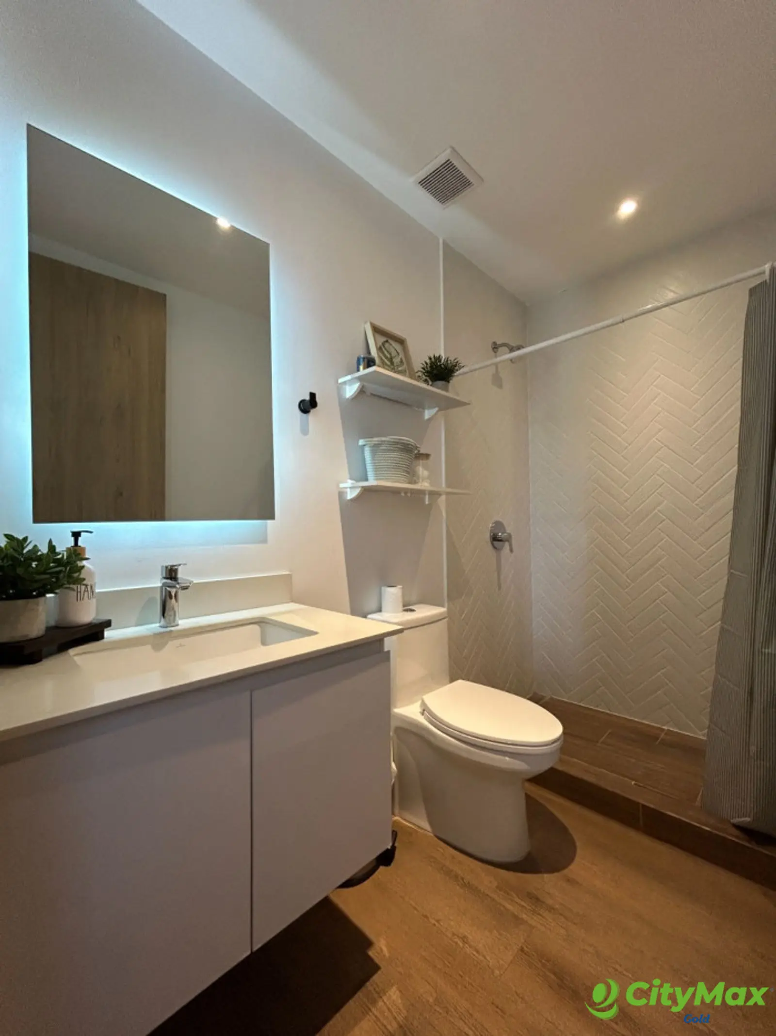 Apartamento amueblado en renta zona 15 - foto 11