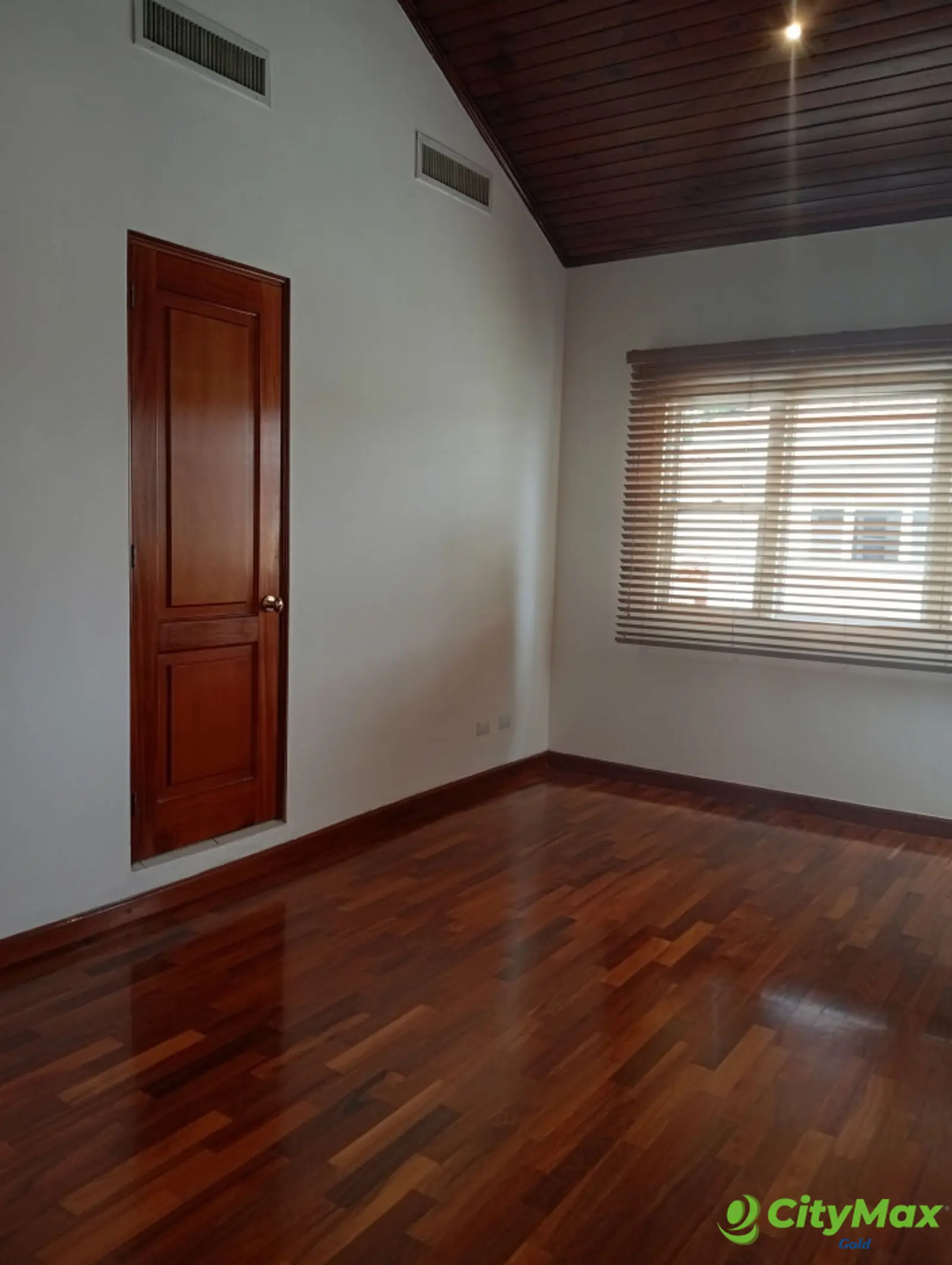 Casa en renta Condominio Cercano Diagonal 6, Zona 10 - foto 18