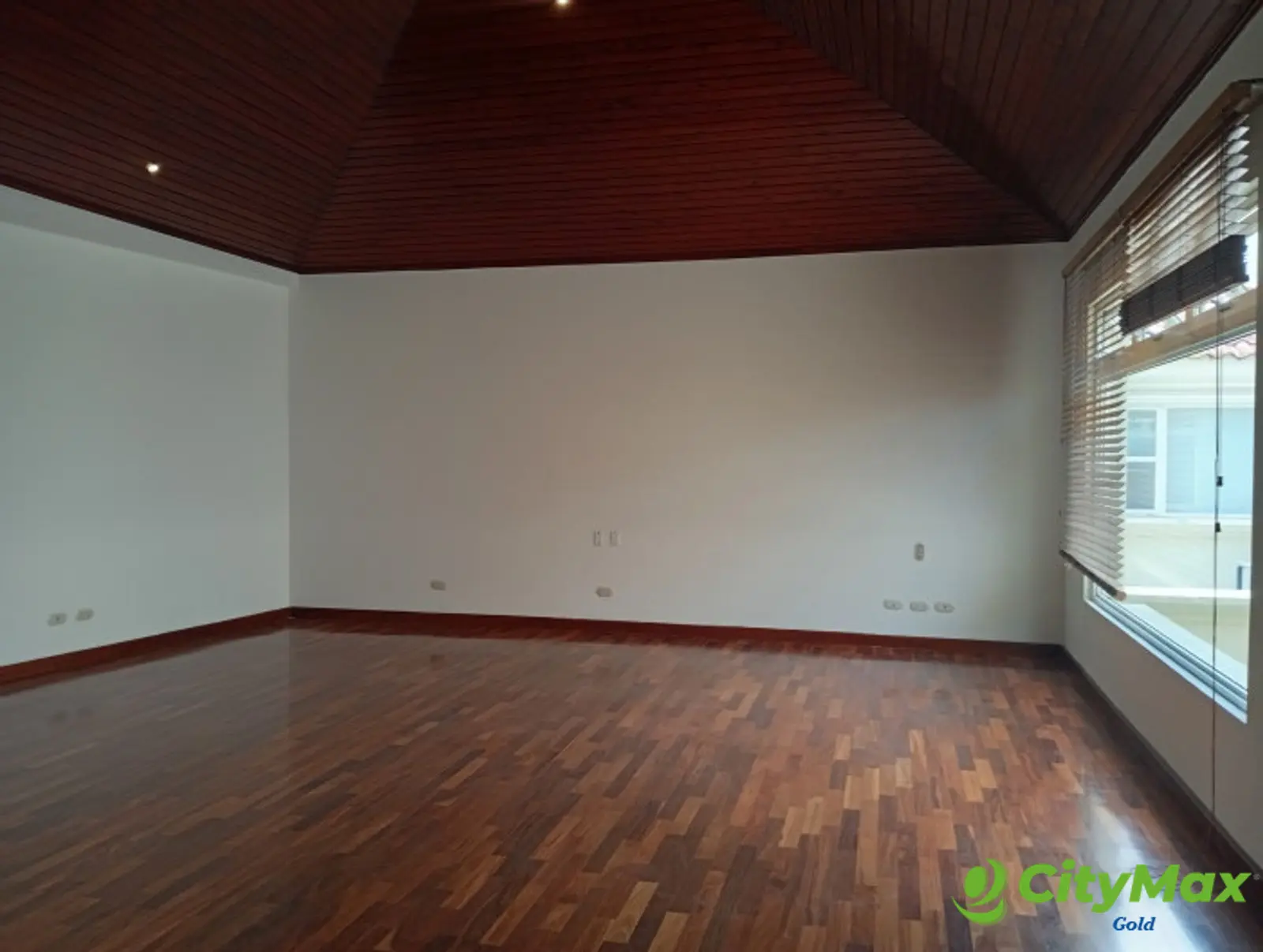 Casa en renta Condominio Cercano Diagonal 6, Zona 10 - foto 13
