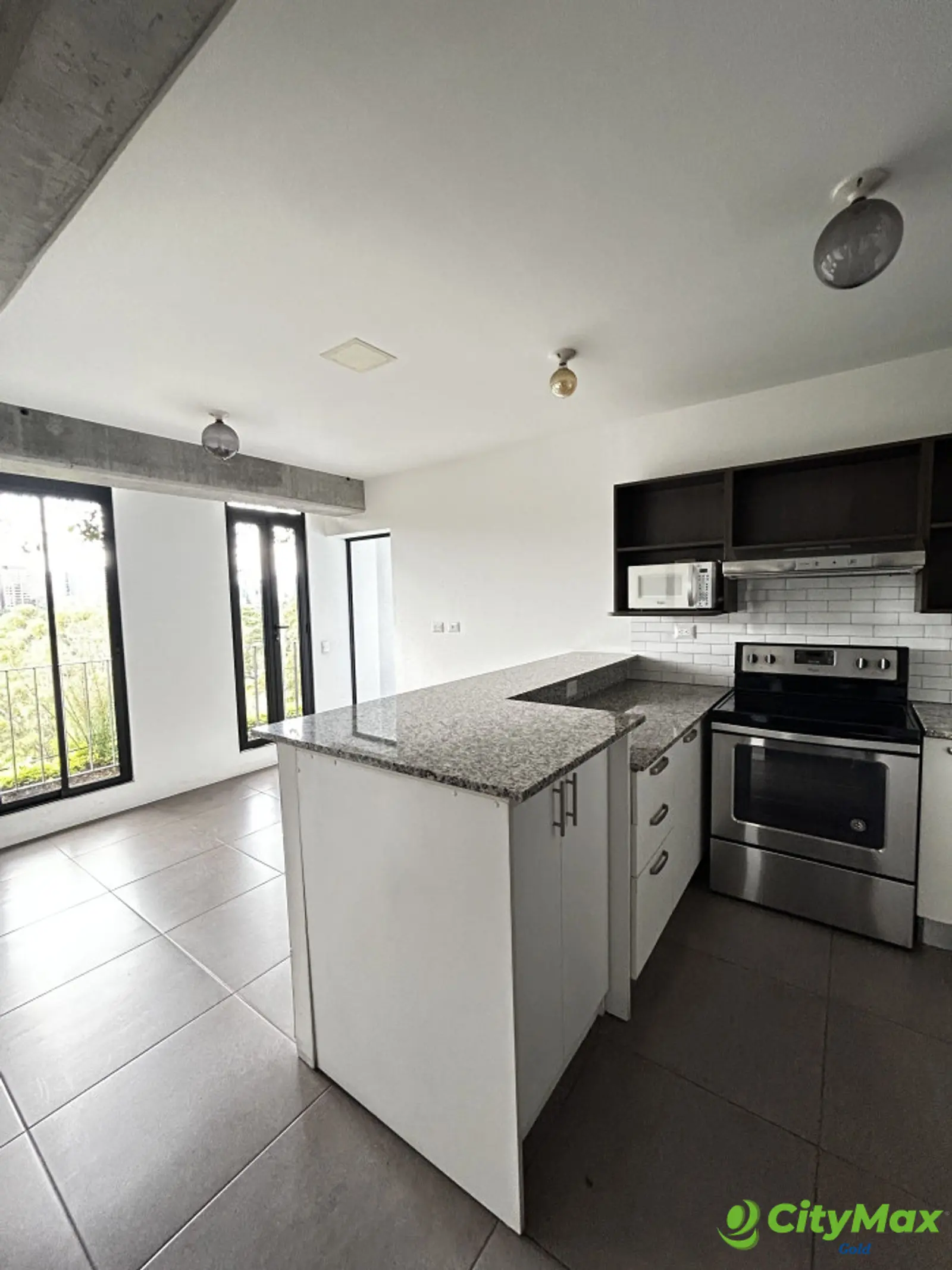 Venta de Apartamento en Edificio Fabrá zona 10 - foto 2