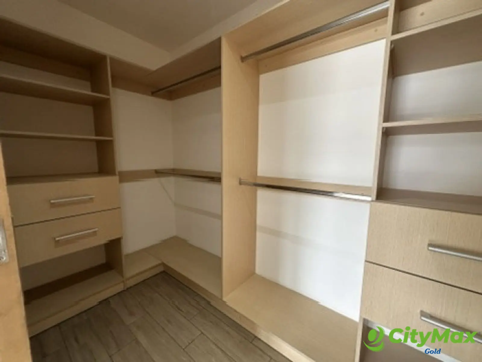 Amplio Apartamento en Renta en Zona 10 - foto 8