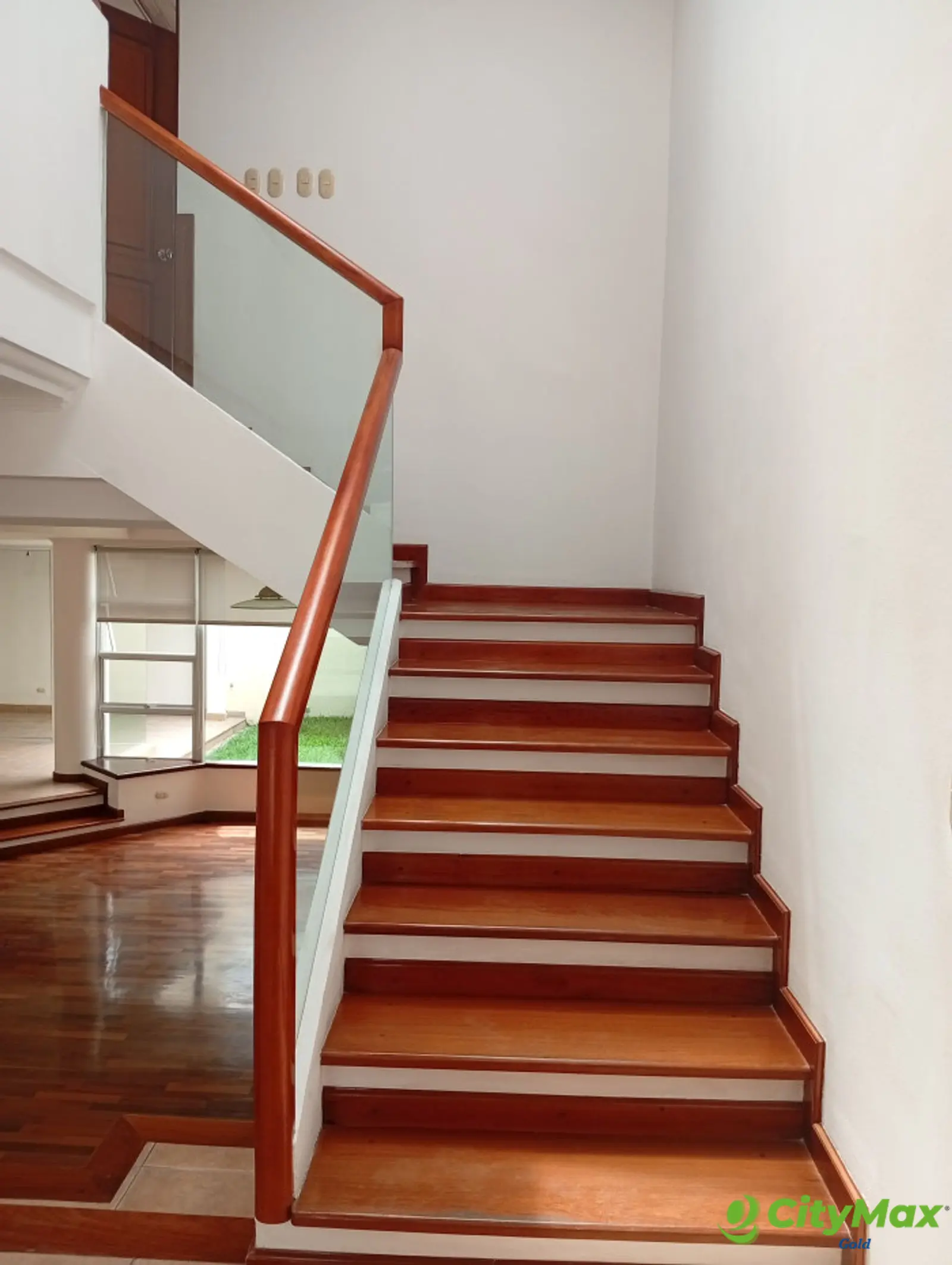 Casa en renta Condominio Cercano Diagonal 6, Zona 10 - foto 9