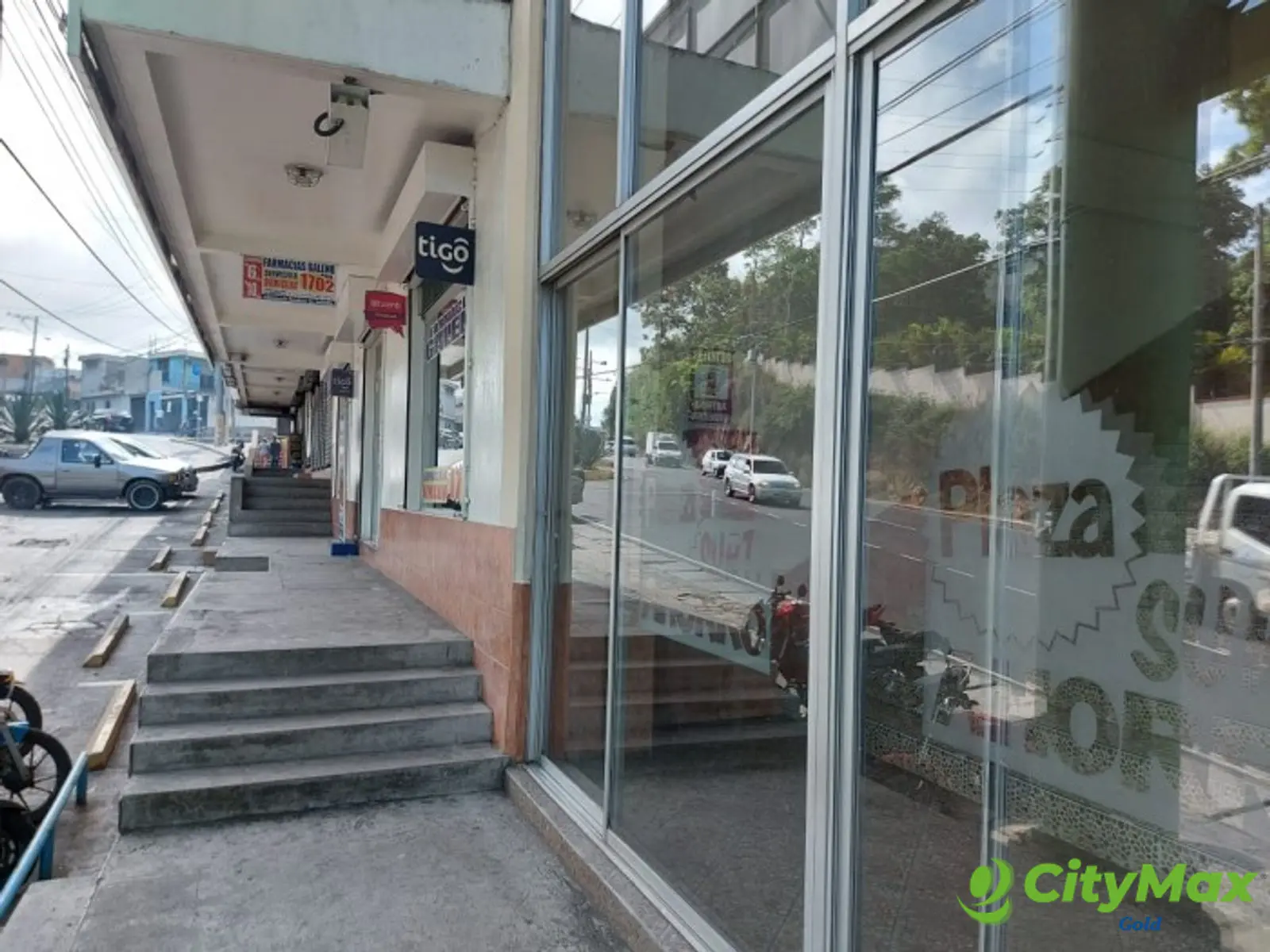 CENTRO COMERCIAL en Venta  en zona 18  - foto 10
