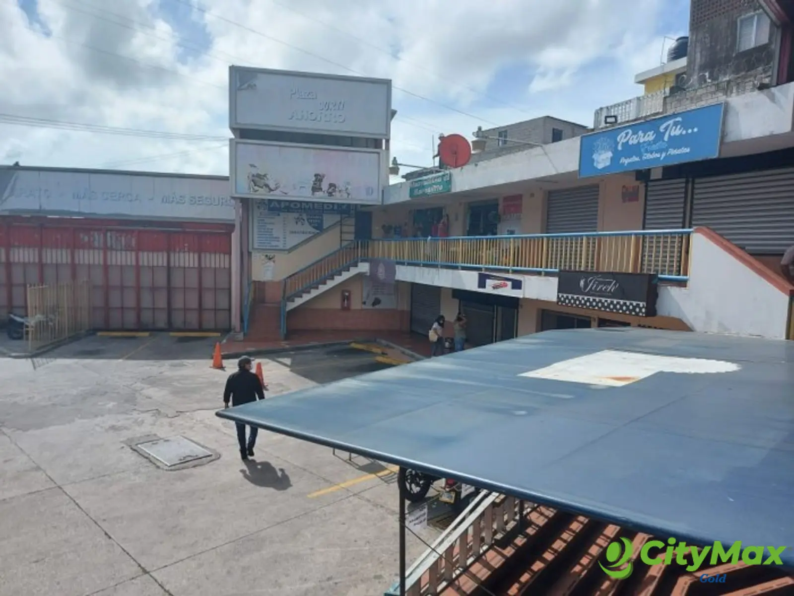 CENTRO COMERCIAL en Venta  en zona 18  - foto 14