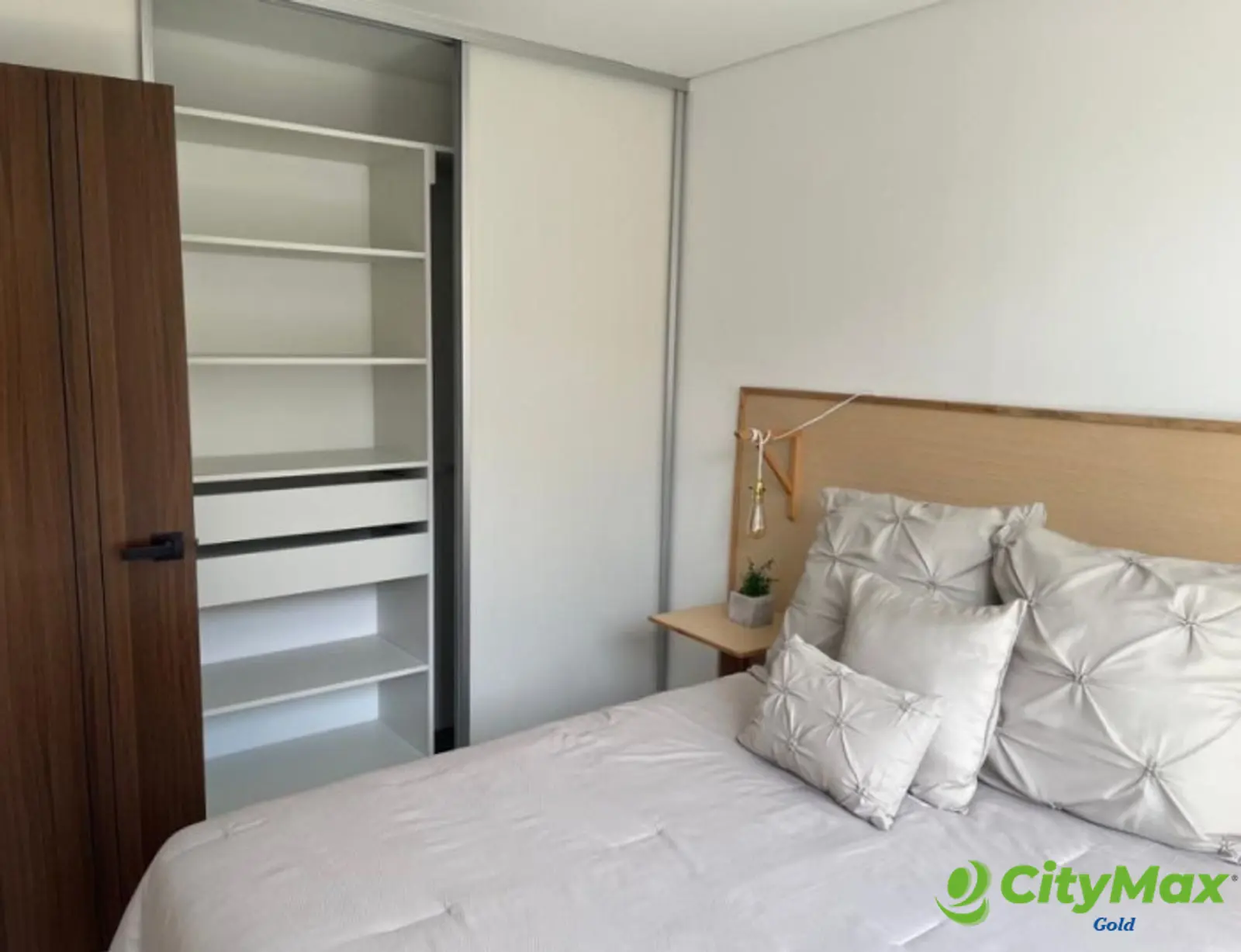 Apartamento con terraza en Renta o Venta en zona 13 - foto 5