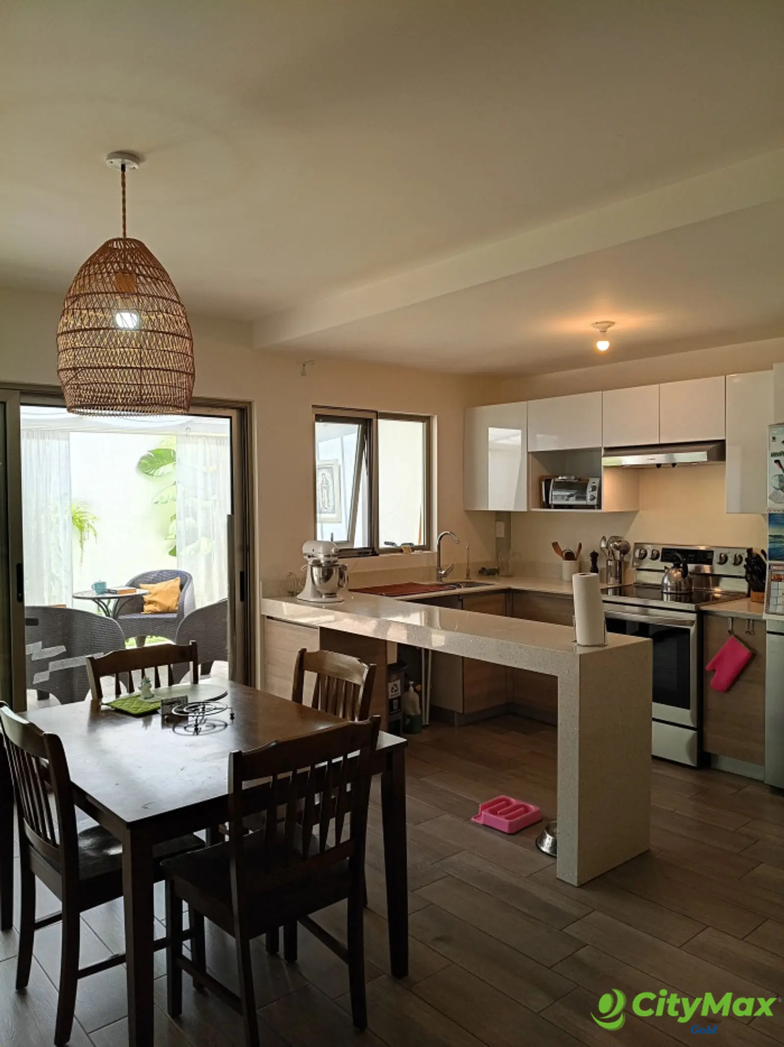Apartamento en renta con pérgola y jardín en zona 14 - foto 2