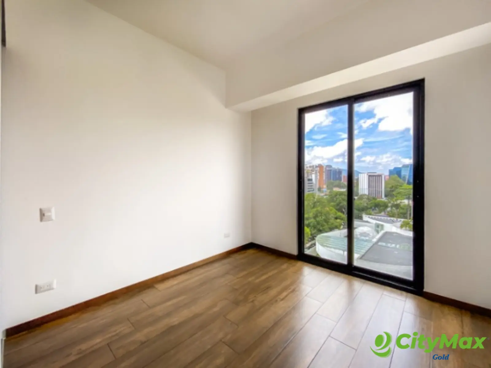 Apartamento en Venta en zona 10 para inversión - foto 2