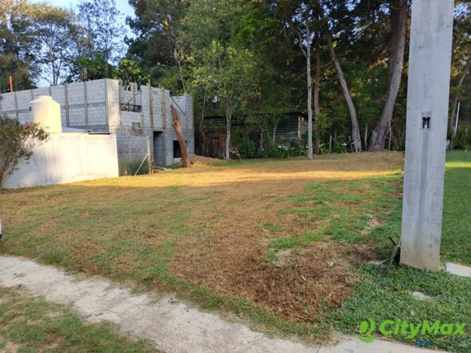 Terreno en venta en Jardines de Santiago Sacatepéquez - foto 4