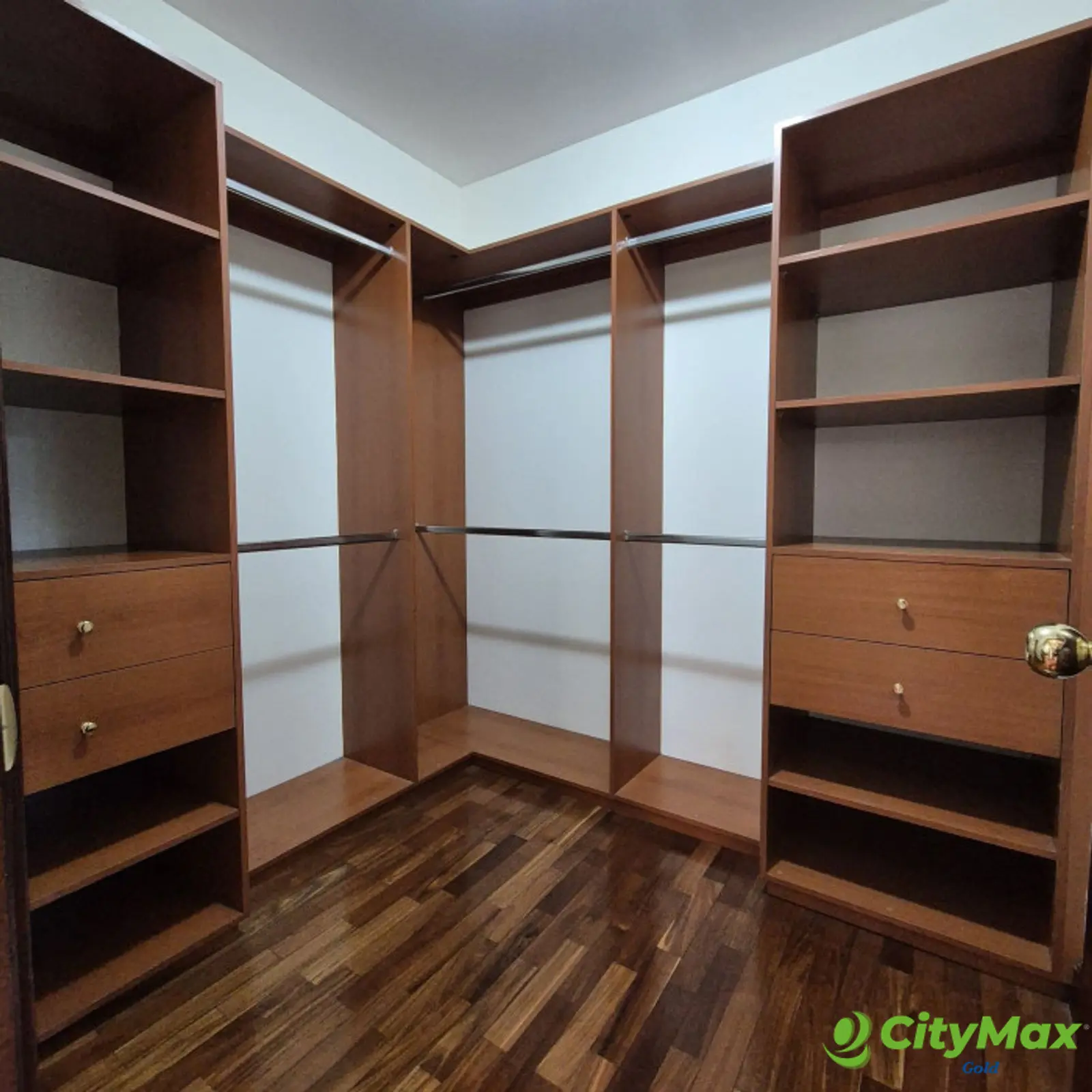 Apartamento amplio en alquiler en zona 10 - foto 10