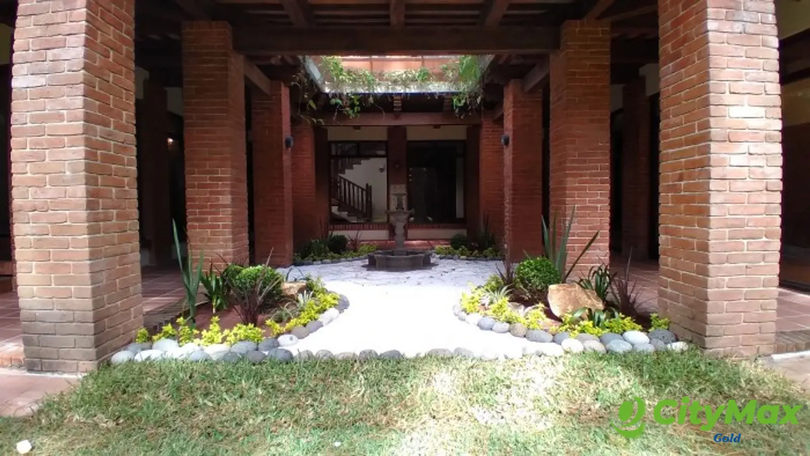 Renta de lujosa Casa amplia en Zona 14 - foto 4