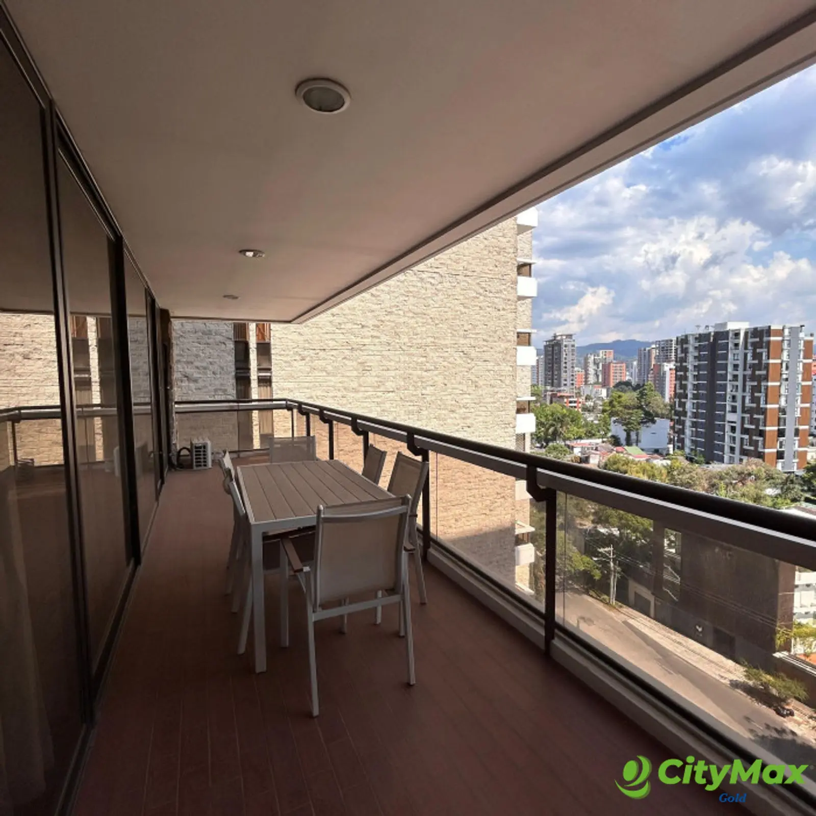 Apartamento en Venta en Zona 10 de Guatemala - foto 2