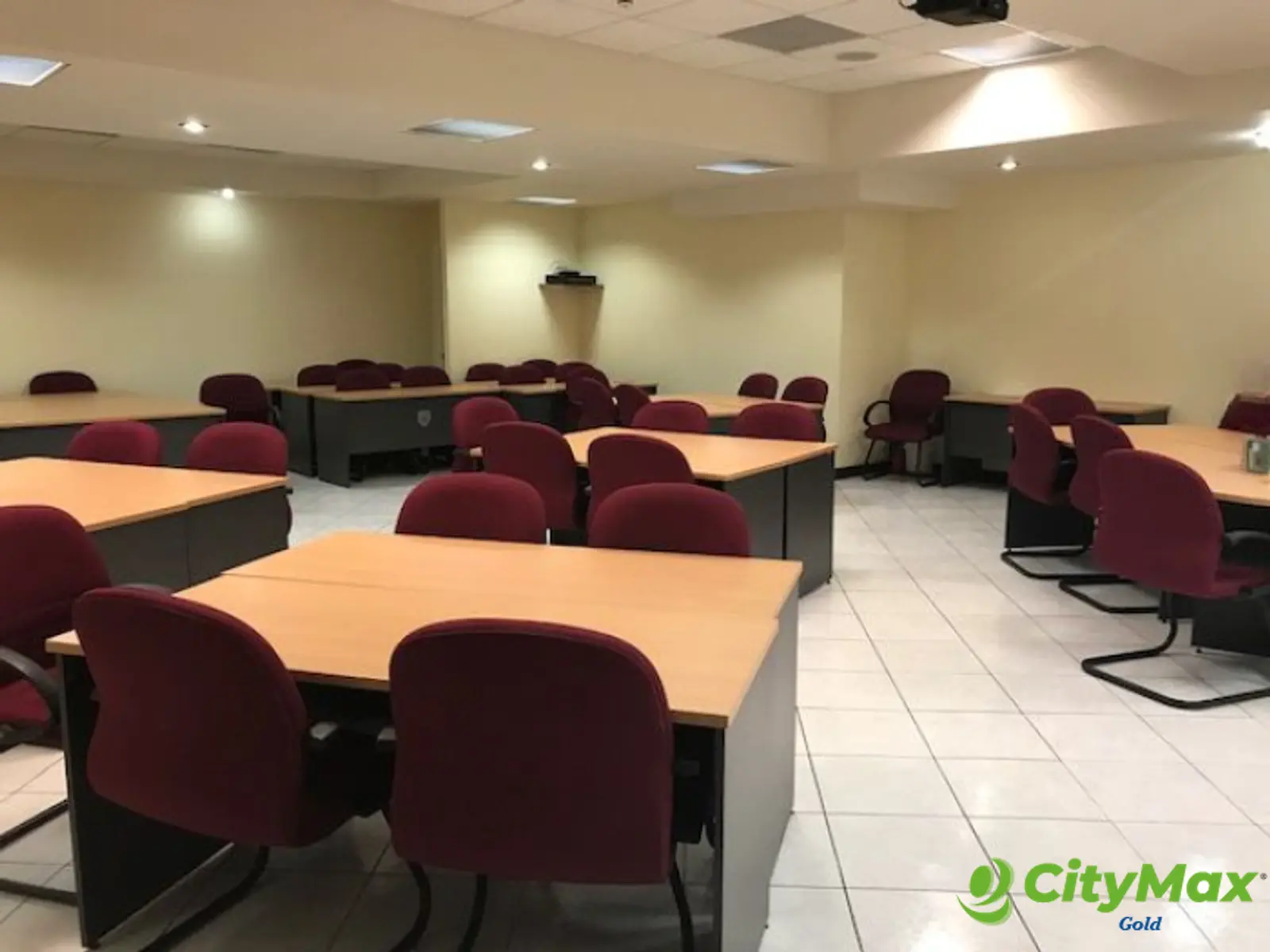 Oficina en venta en Europlaza zona 14 Guatemala - foto 2