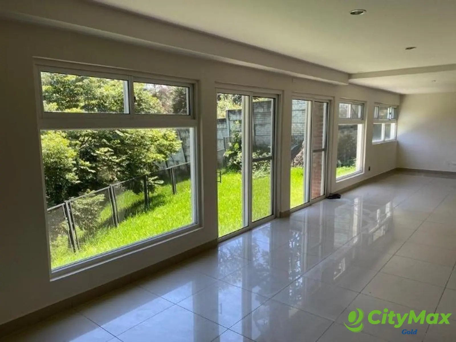Oportunidad en VENTA 3 Casas y Terreno Sta. Catarina - foto 7