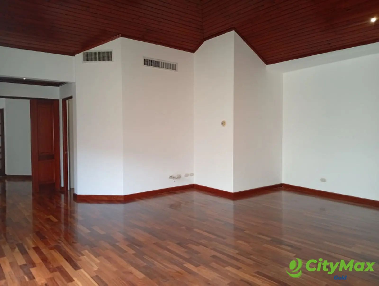 Casa en renta Condominio Cercano Diagonal 6, Zona 10 - foto 14