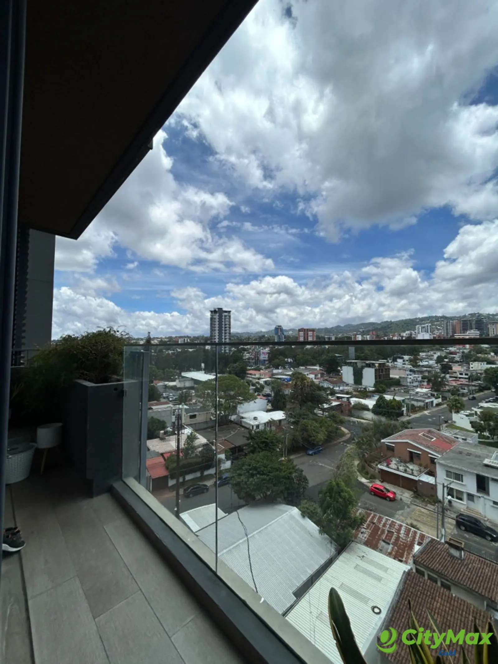 Apartamento amueblado en renta zona 15 - foto 3