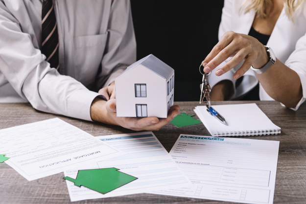 ¿Cuáles son las etapas del proceso de compra de una propiedad inmobiliaria?